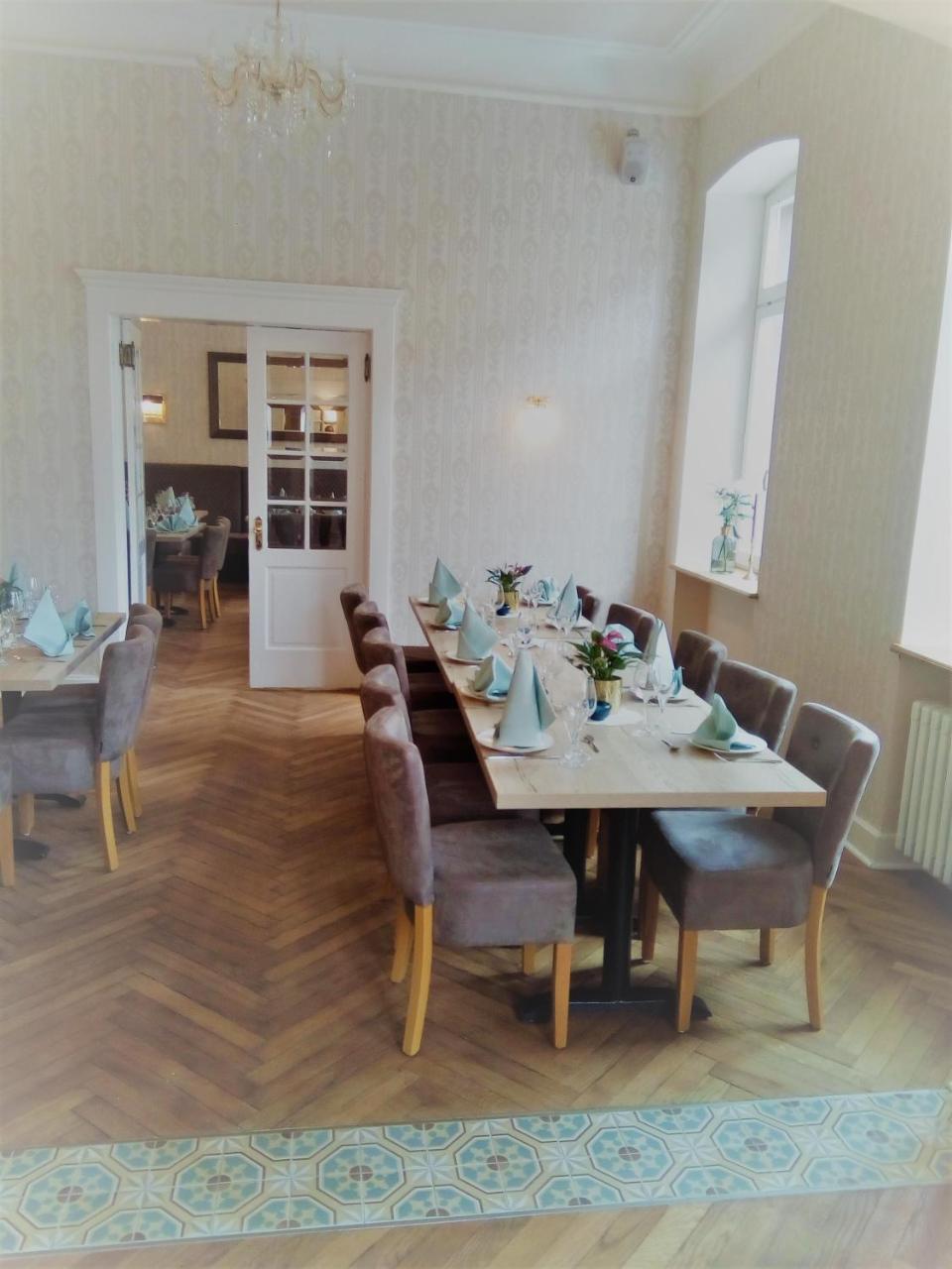 Hotel Stadtvilla Laux Мерциг Екстериор снимка